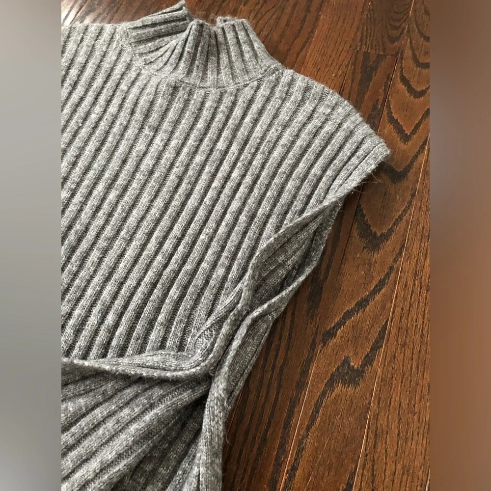 a new day Women’s OSFM Heathered Medium Gray Ribbed Collared Sweater Poncho - Picture 4 of 9